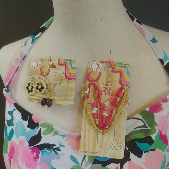 NWT OP Trio of Anklets and Trio of Wood Bead Earrings Boho - Picture 5 of 6